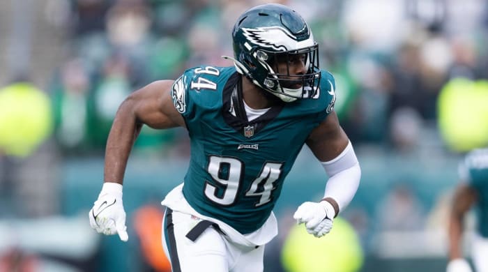 Eagles defensive end Josh Sweat rushes the passer in a game.